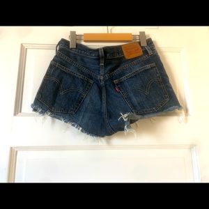 Levi small butt hugging shorts